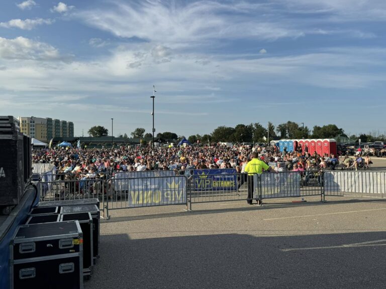 Crowd - Security - Eagles Landing Casino - Michigan, CCR:John Fogerty Tribute - Mystic Highway