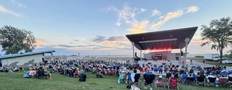 Mystic Highway - Crowd Stage View - Leamington